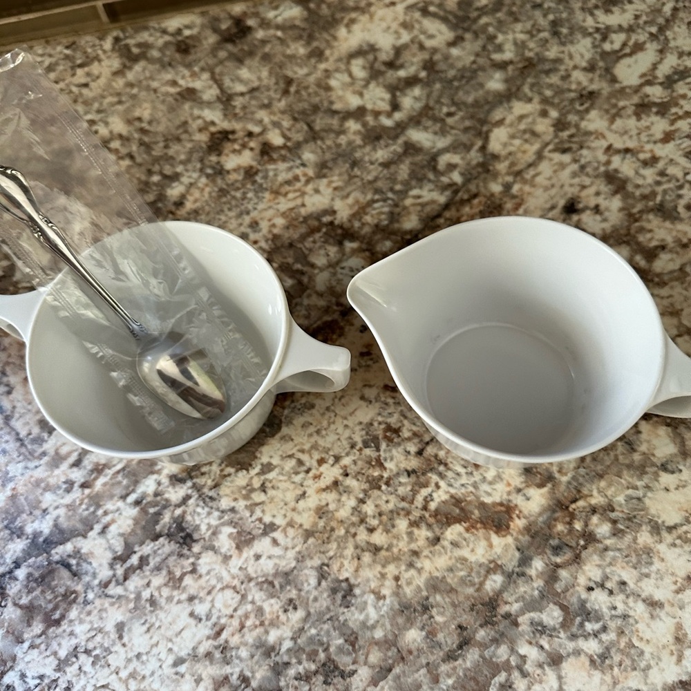 Melmac Cream & Sugar Set - Picture 2 of 3